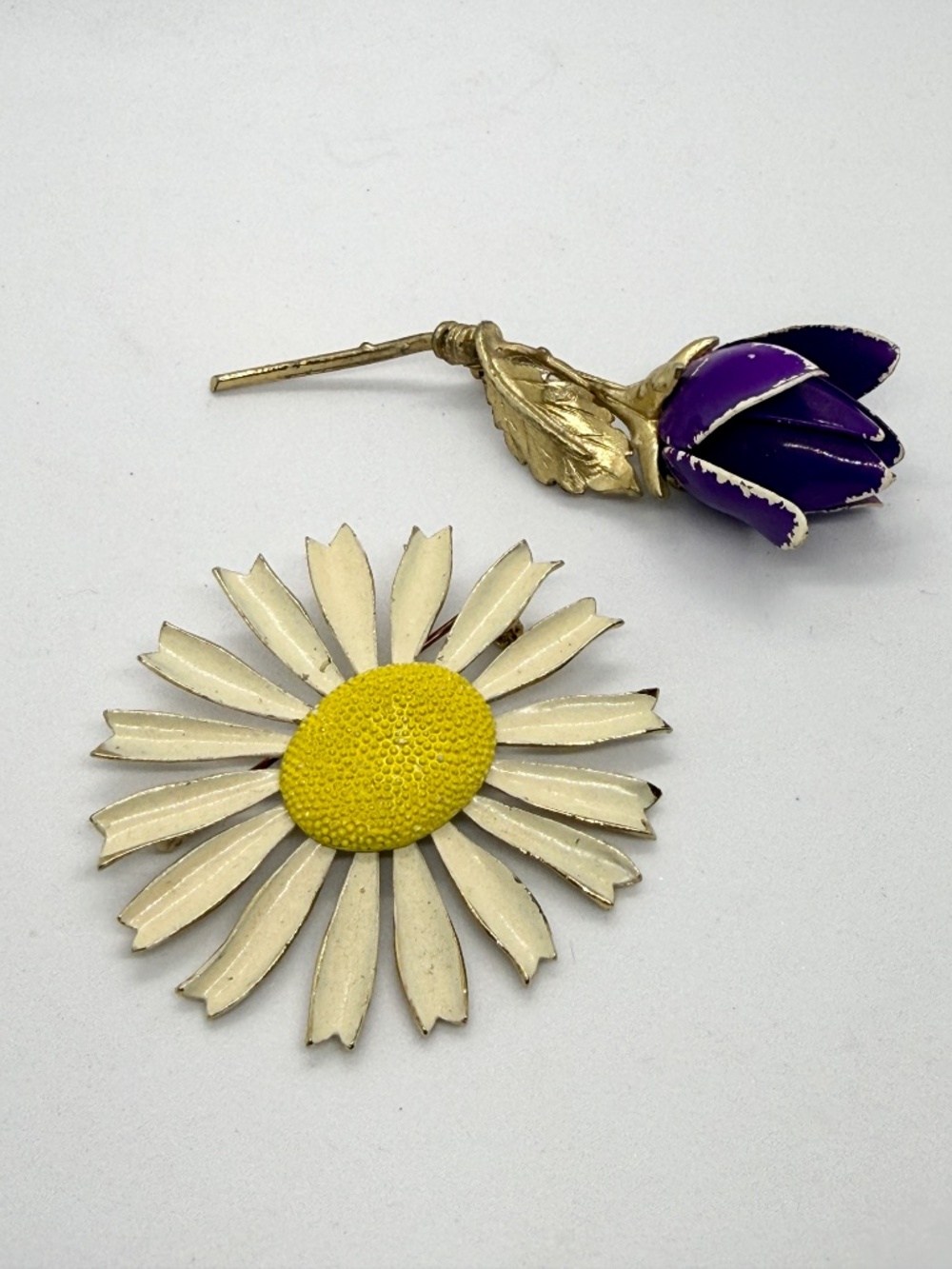 Vintage Floral Brooch Lot Daisy & Purple Rosebud Enamel Flower Pins Set of 2 Des